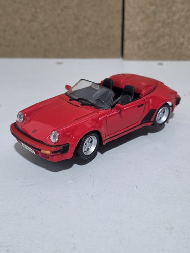 Maisto porsche 911 - 1:24,